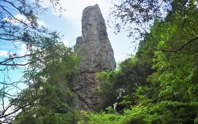 霞西石柱山